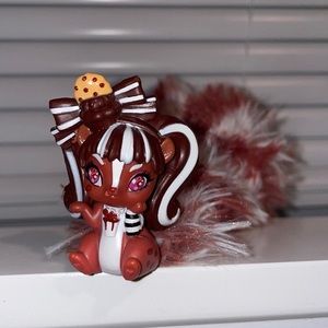 Whiffies Ice Cream Shop Scented toy figure skunk - Callie Cookies.